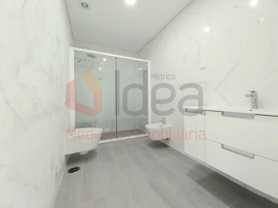 Moradia T2 para Venda em Corroios Foto 18