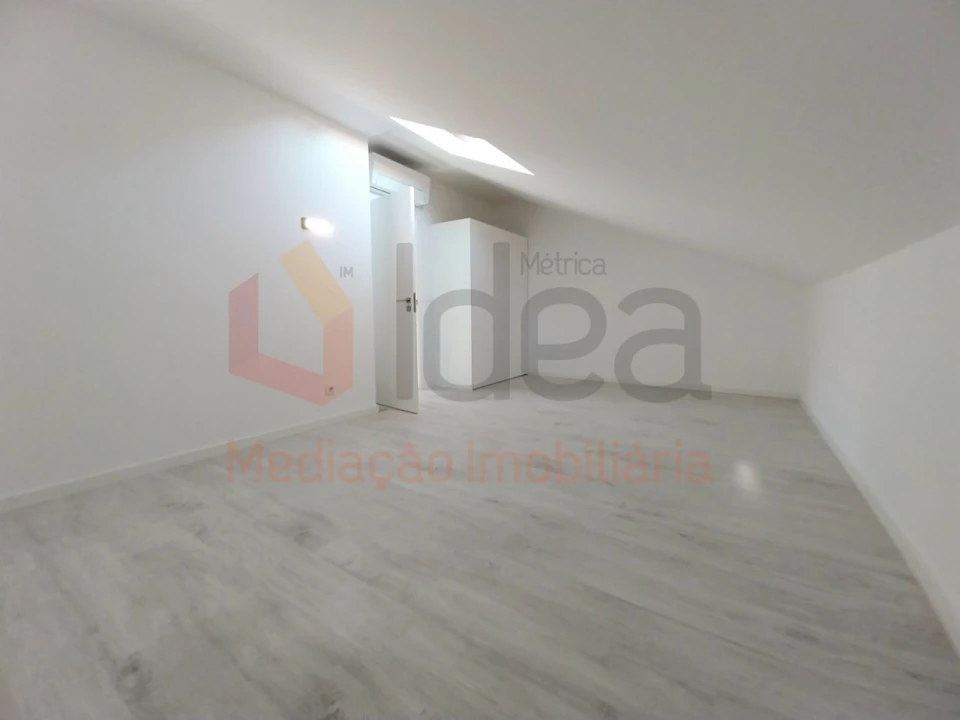 Moradia T2 para Venda em Corroios Foto 29