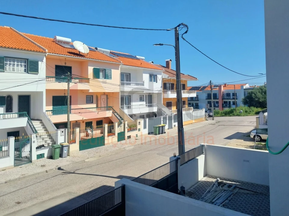 Moradia T2 para Venda em Corroios Foto 37