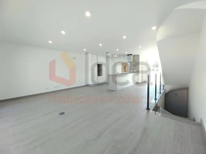 Moradia T2 para Venda em Corroios Foto 4