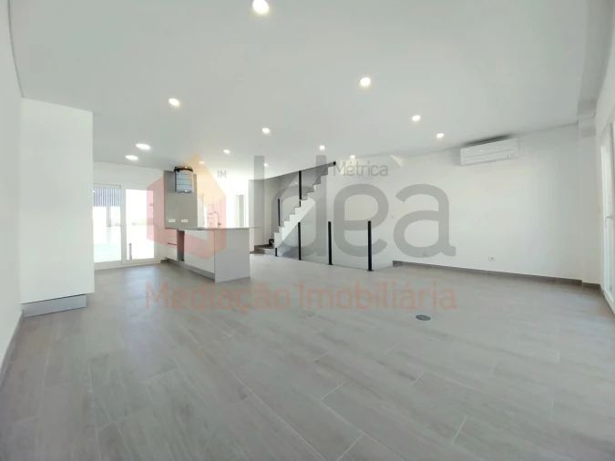 Moradia T2 para Venda em Corroios Foto 2