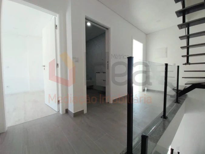 Moradia T2 para Venda em Corroios Foto 8