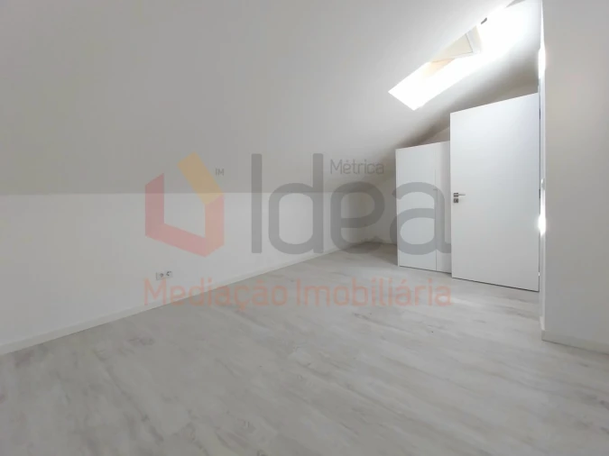 Moradia T2 para Venda em Corroios Foto 25