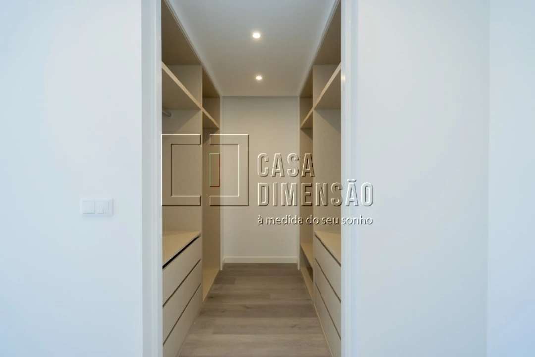 Moradia T4 para Venda em Corroios Foto 30