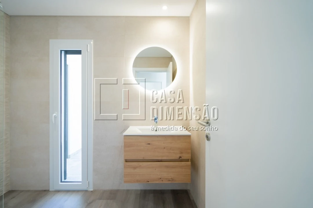 Moradia T4 para Venda em Corroios Foto 35