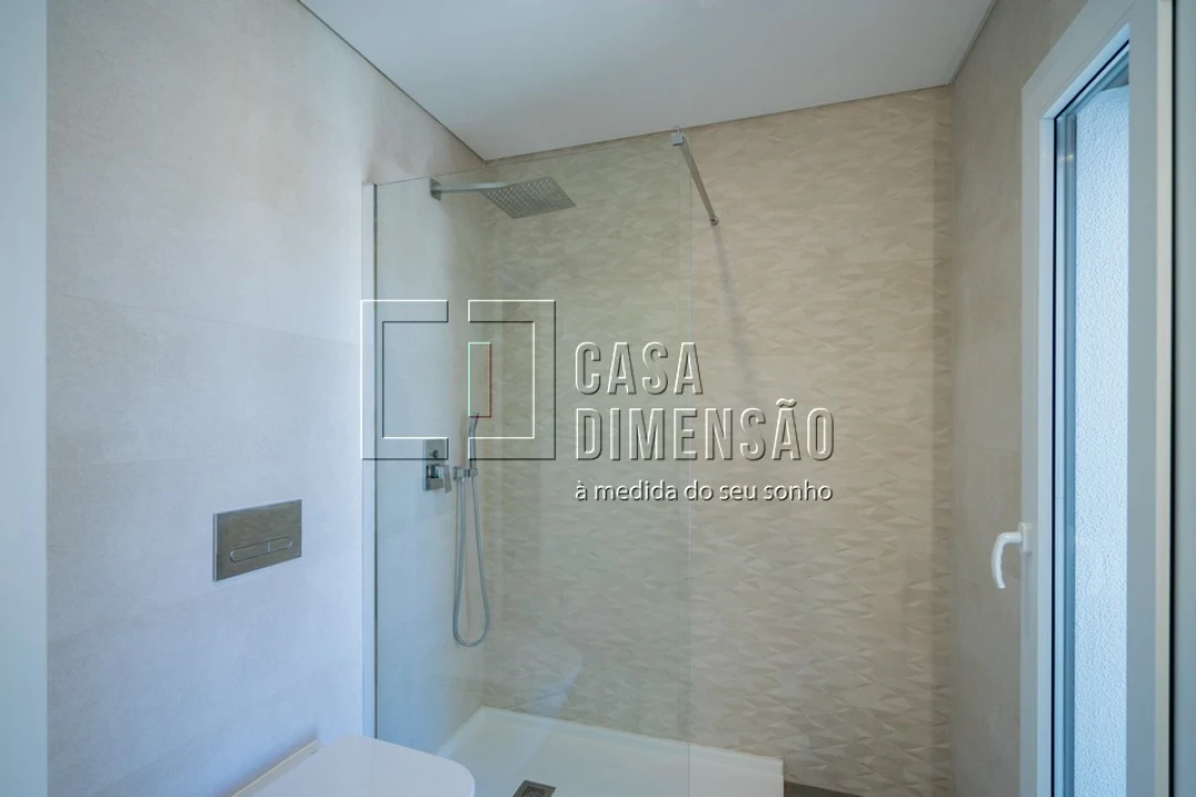 Moradia T4 para Venda em Corroios Foto 36