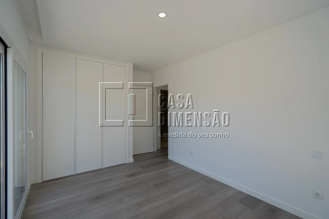 Moradia T4 para Venda em Corroios Foto 38