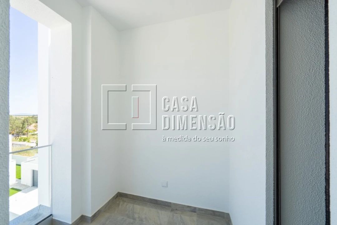 Moradia T4 para Venda em Corroios Foto 43