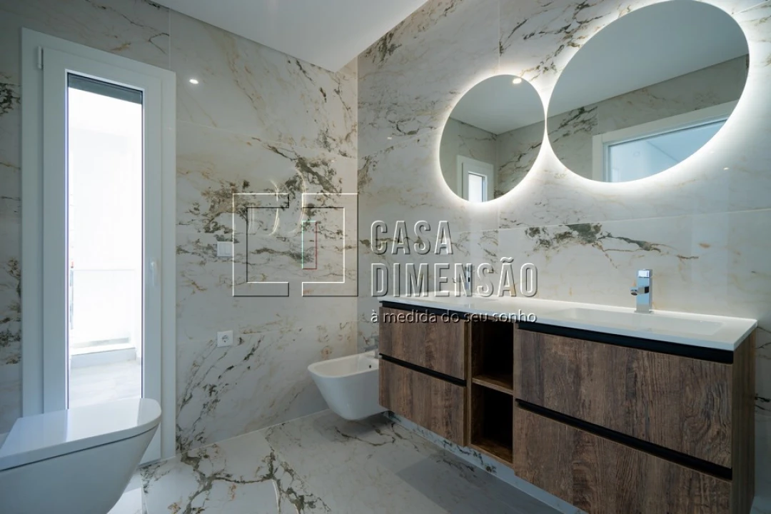 Moradia T4 para Venda em Corroios Foto 46