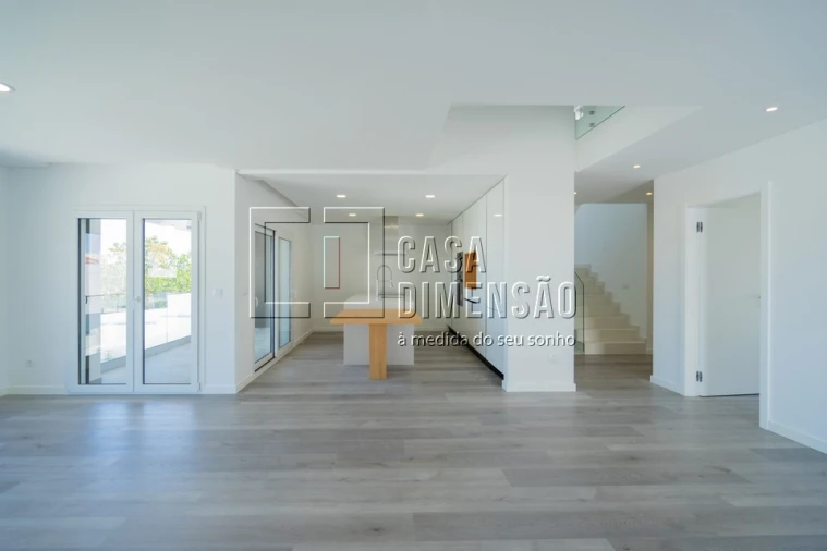 Moradia T4 para Venda em Corroios Foto 7