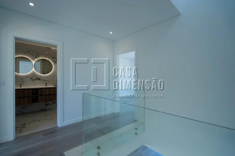 Moradia T4 para Venda em Corroios Foto 27