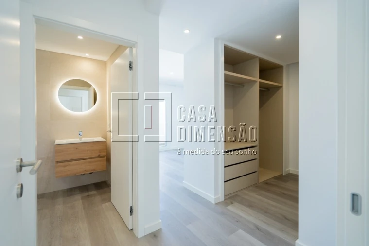 Moradia T4 para Venda em Corroios Foto 28