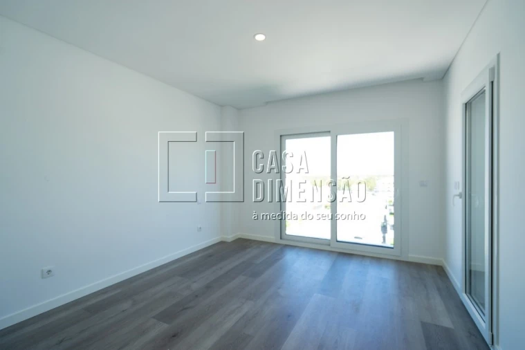 Moradia T4 para Venda em Corroios Foto 41