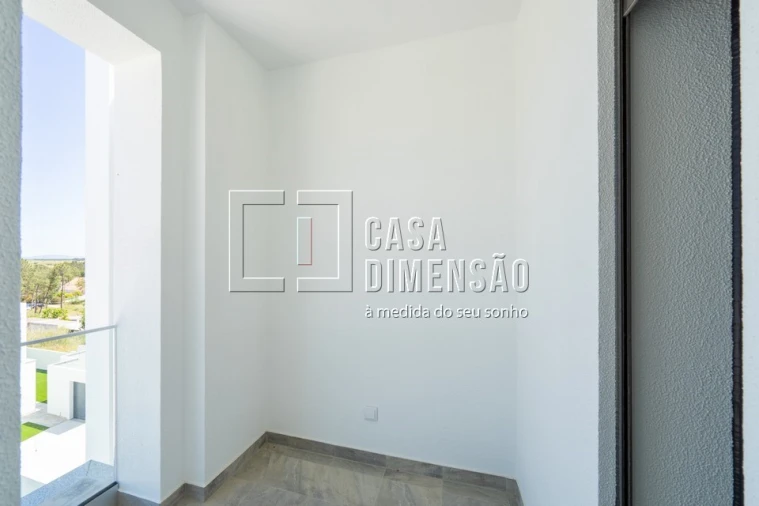 Moradia T4 para Venda em Corroios Foto 43