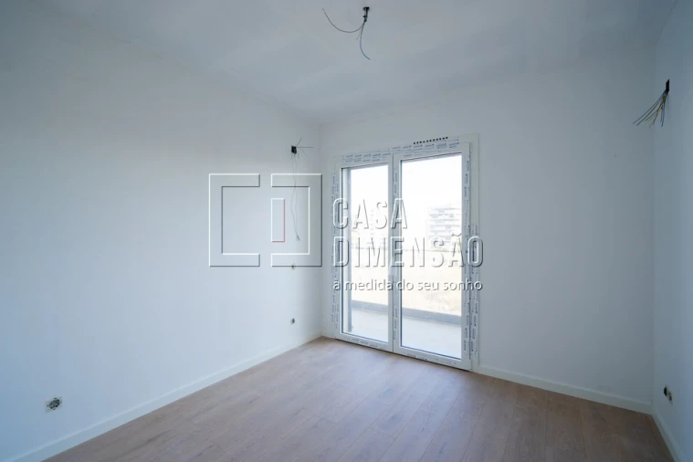 Apartamento T3 para Venda em Carnaxide e Queijas Foto 28