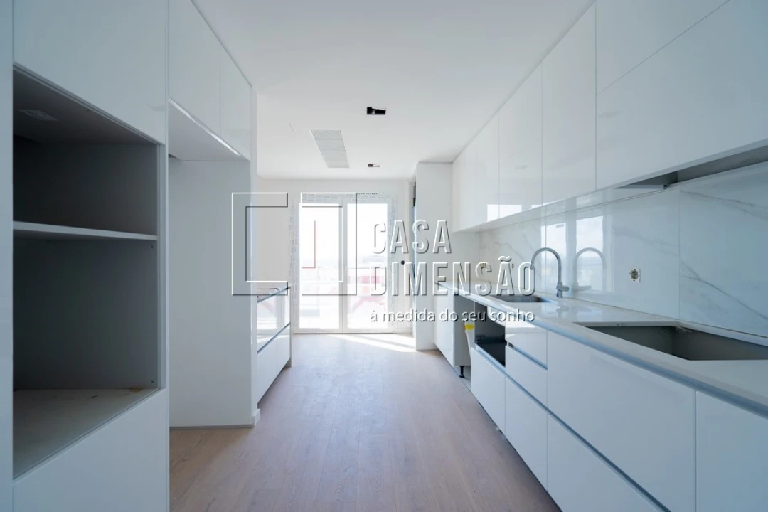 Apartamento T4 para Venda em Carnaxide e Queijas Foto 8