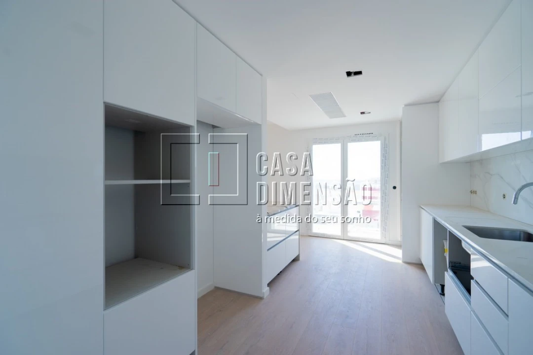 Apartamento T4 para Venda em Carnaxide e Queijas Foto 10