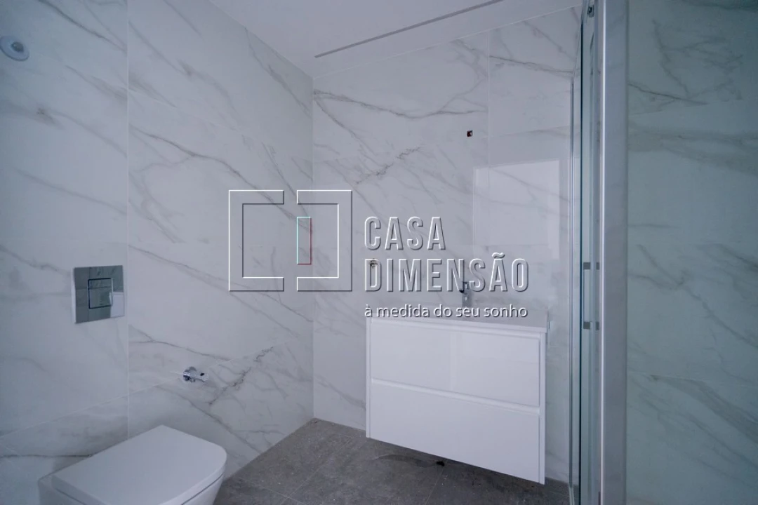 Apartamento T4 para Venda em Carnaxide e Queijas Foto 23