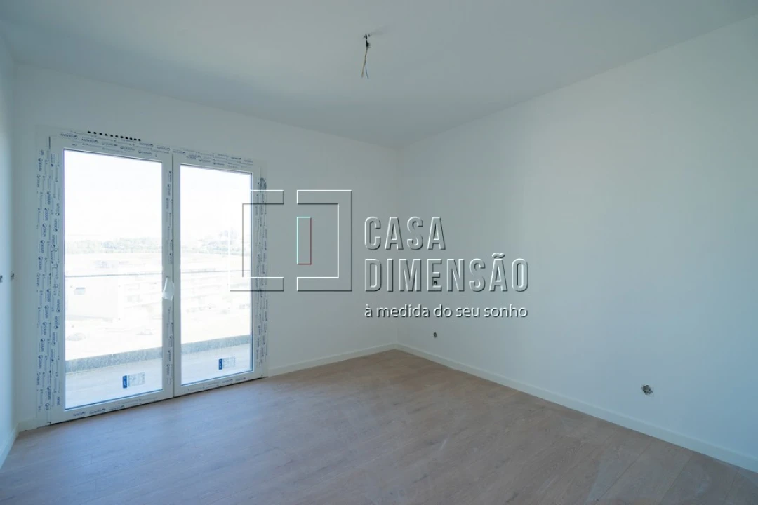 Apartamento T4 para Venda em Carnaxide e Queijas Foto 25
