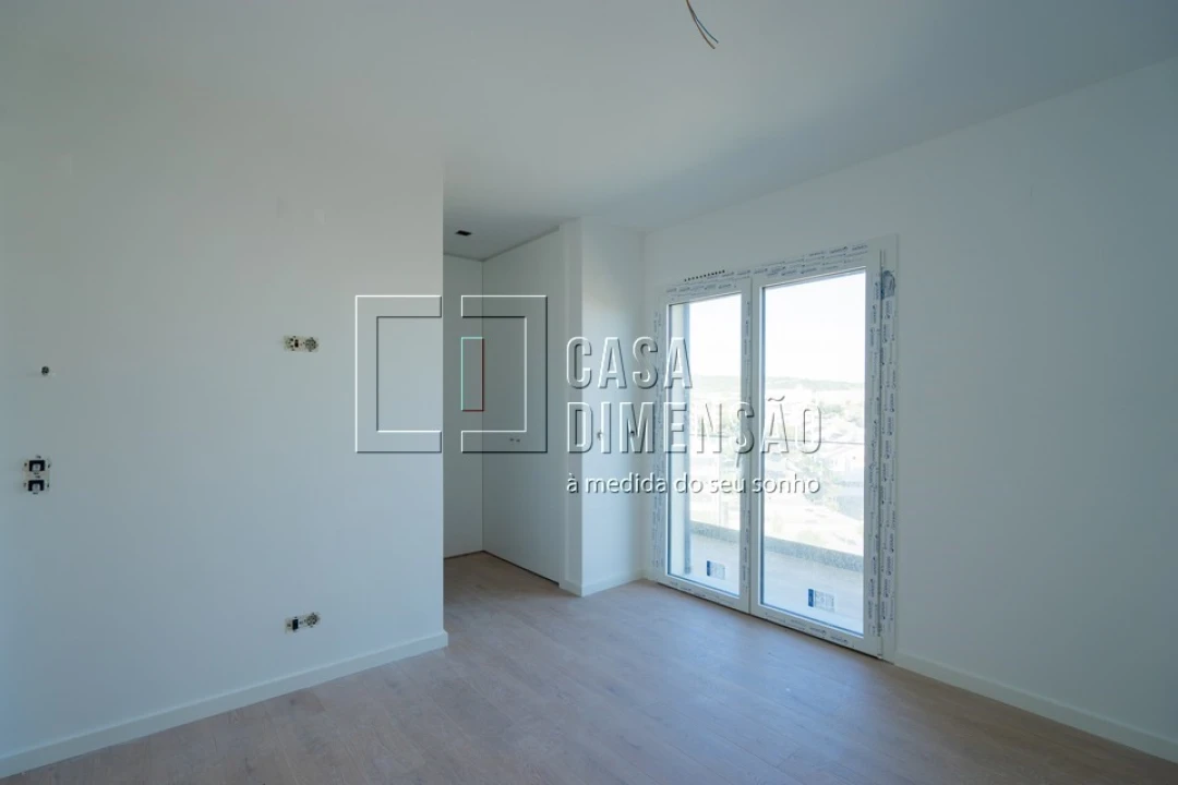 Apartamento T4 para Venda em Carnaxide e Queijas Foto 26