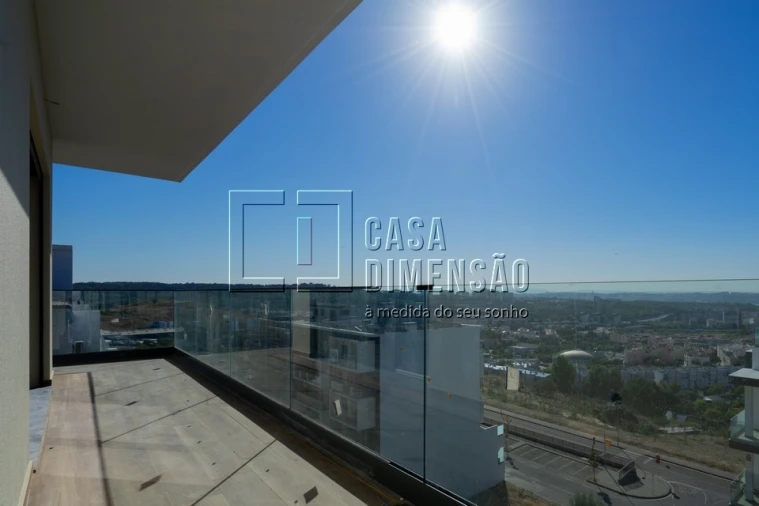 Apartamento T4 para Venda em Carnaxide e Queijas Foto 1