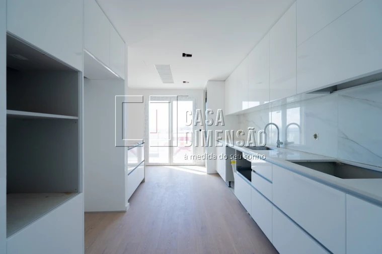 Apartamento T4 para Venda em Carnaxide e Queijas Foto 8