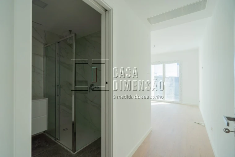 Apartamento T4 para Venda em Carnaxide e Queijas Foto 19