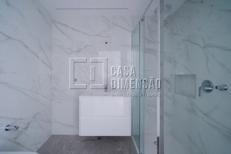 Apartamento T4 para Venda em Carnaxide e Queijas Foto 22