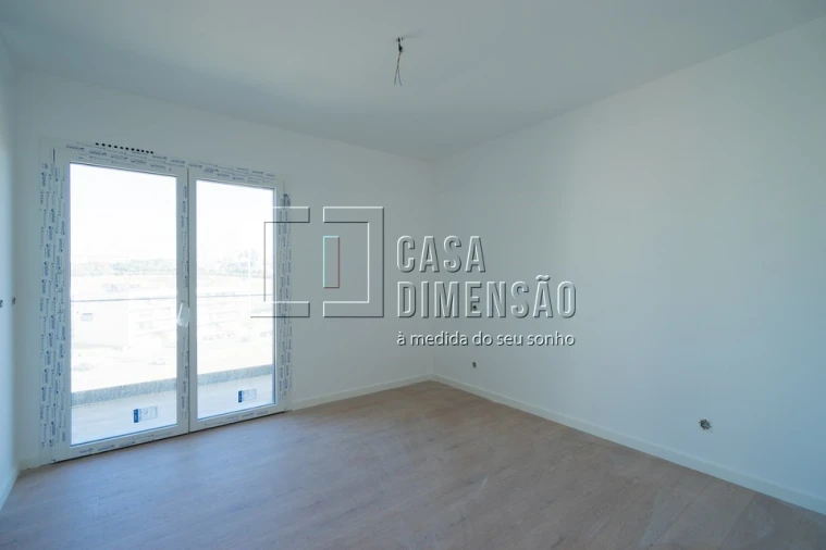 Apartamento T4 para Venda em Carnaxide e Queijas Foto 25