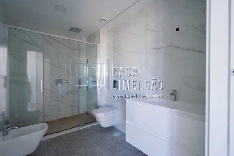 Apartamento T4 para Venda em Carnaxide e Queijas Foto 31