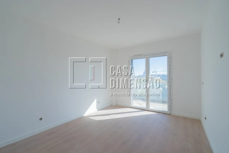 Apartamento T4 para Venda em Carnaxide e Queijas Foto 35