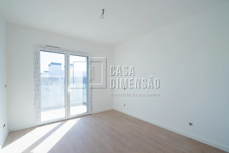 Apartamento T4 para Venda em Carnaxide e Queijas Foto 38