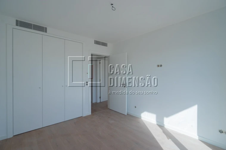 Apartamento T4 para Venda em Carnaxide e Queijas Foto 40