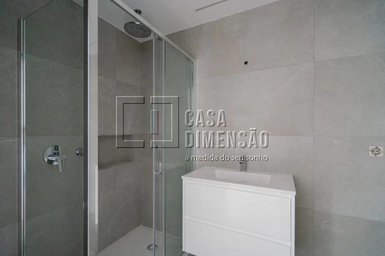 Apartamento T4 para Venda em Carnaxide e Queijas Foto 42