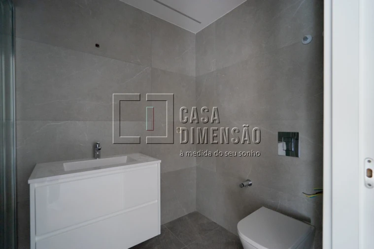 Apartamento T4 para Venda em Carnaxide e Queijas Foto 43
