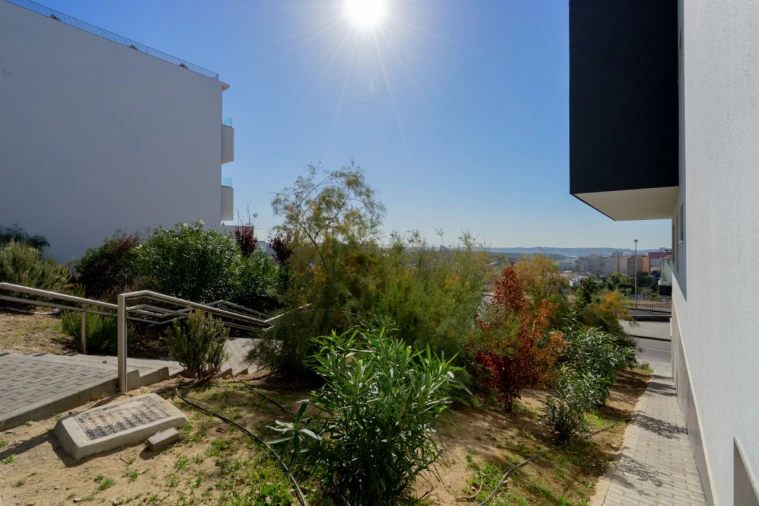 Apartamento T4 para Venda em Carnaxide e Queijas Foto 47