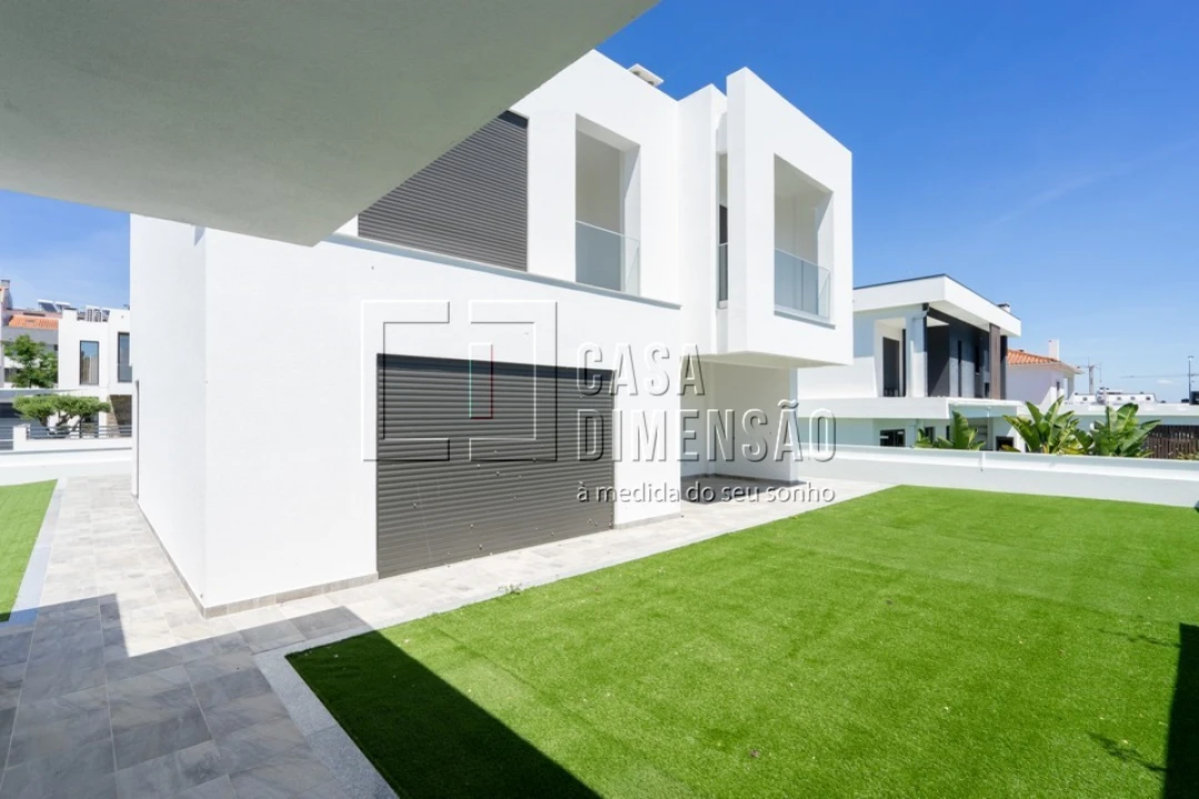 Moradia T4 para Venda em Corroios Foto 1