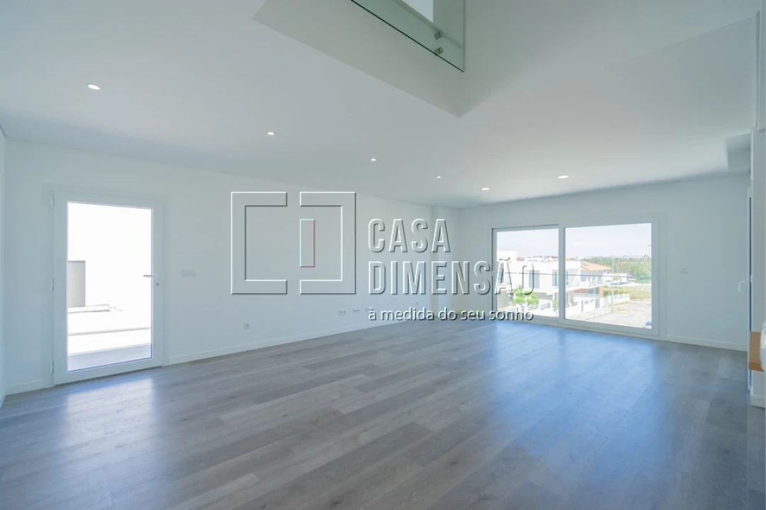 Moradia T4 para Venda em Corroios Foto 3