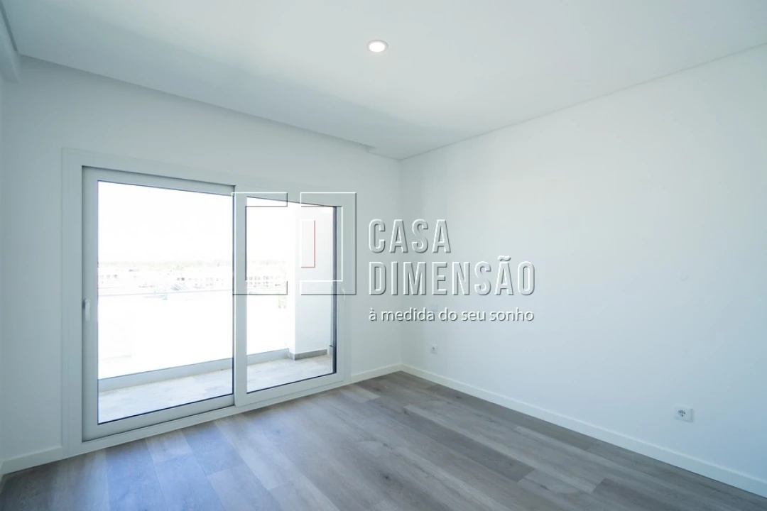 Moradia T4 para Venda em Corroios Foto 32