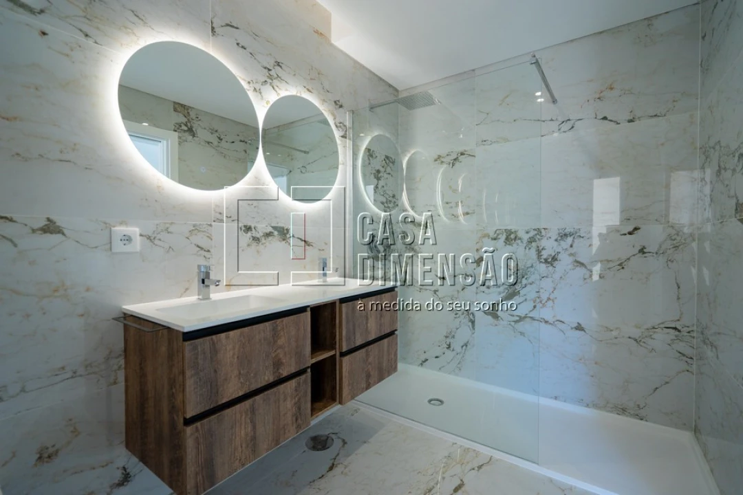 Moradia T4 para Venda em Corroios Foto 48