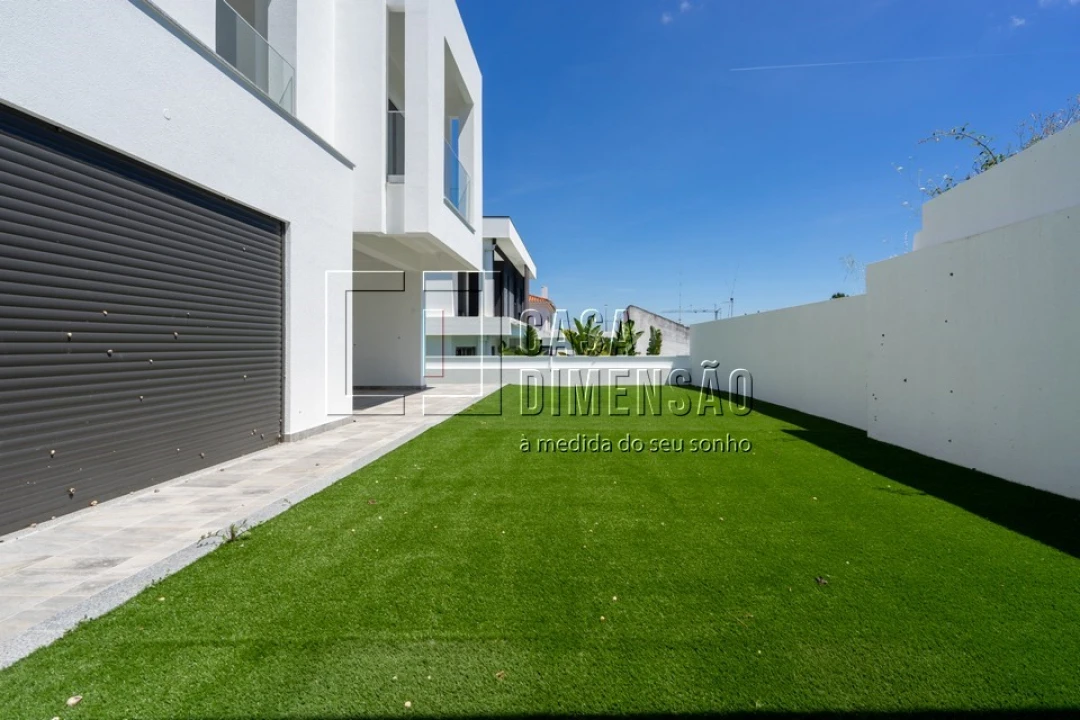 Moradia T4 para Venda em Corroios Foto 66