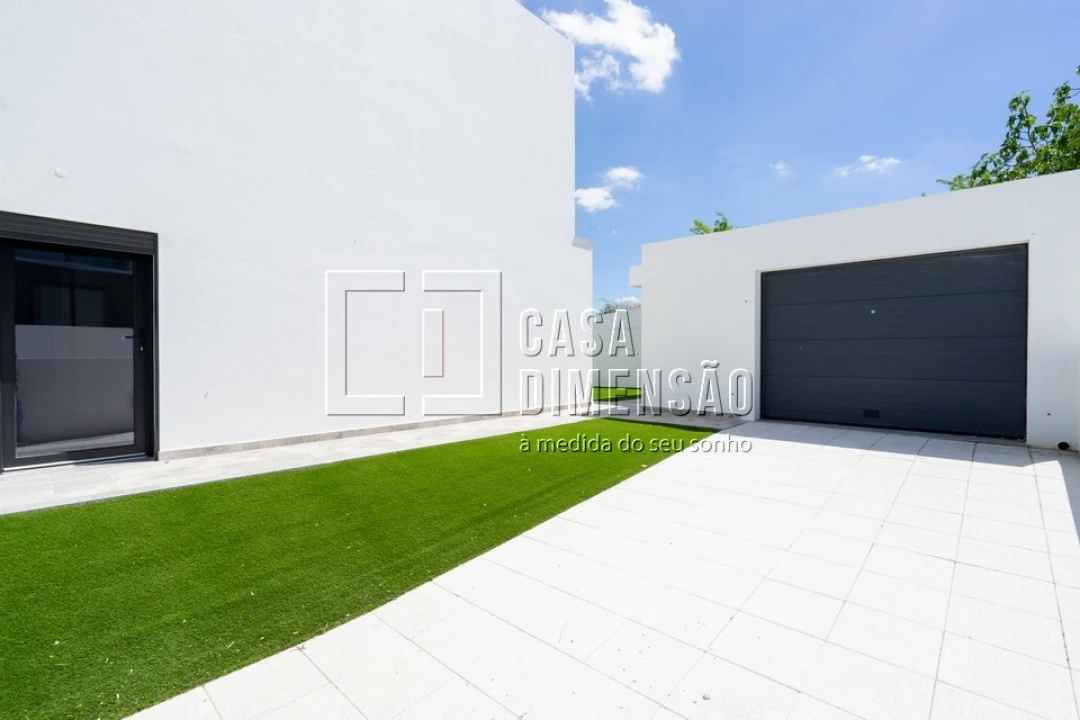 Moradia T4 para Venda em Corroios Foto 68