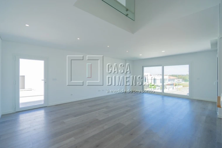 Moradia T4 para Venda em Corroios Foto 3