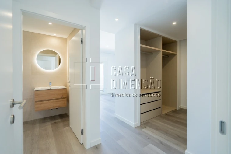 Moradia T4 para Venda em Corroios Foto 29