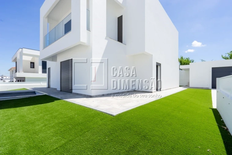 Moradia T4 para Venda em Corroios Foto 59