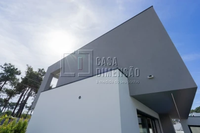 Moradia T3 para Venda em Charneca de Caparica e Sobreda