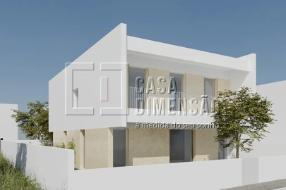 Moradia T4 para Venda em Charneca de Caparica e Sobreda