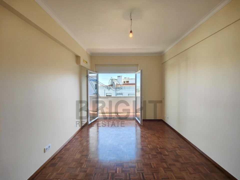 Apartamento T2 para Venda em Santa Maria e São Miguel, São Martinho, São Pedro Penaferrim Foto 2