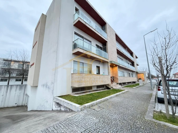 Apartamento T2 para Venda em Retorta e Tougues Foto 27