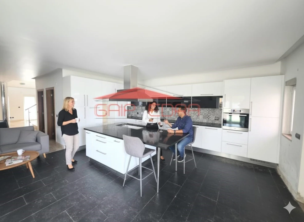 Moradia T4 para Venda em Atouguia da Baleia Foto 3